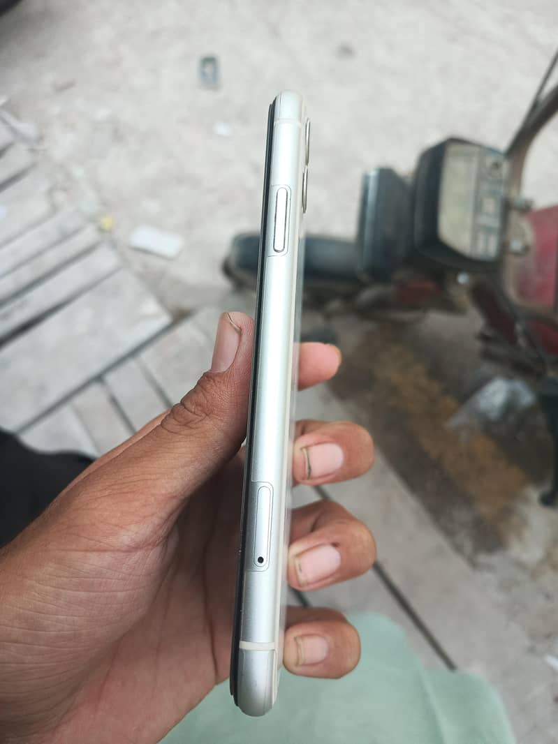 Apple iPhone 11 1