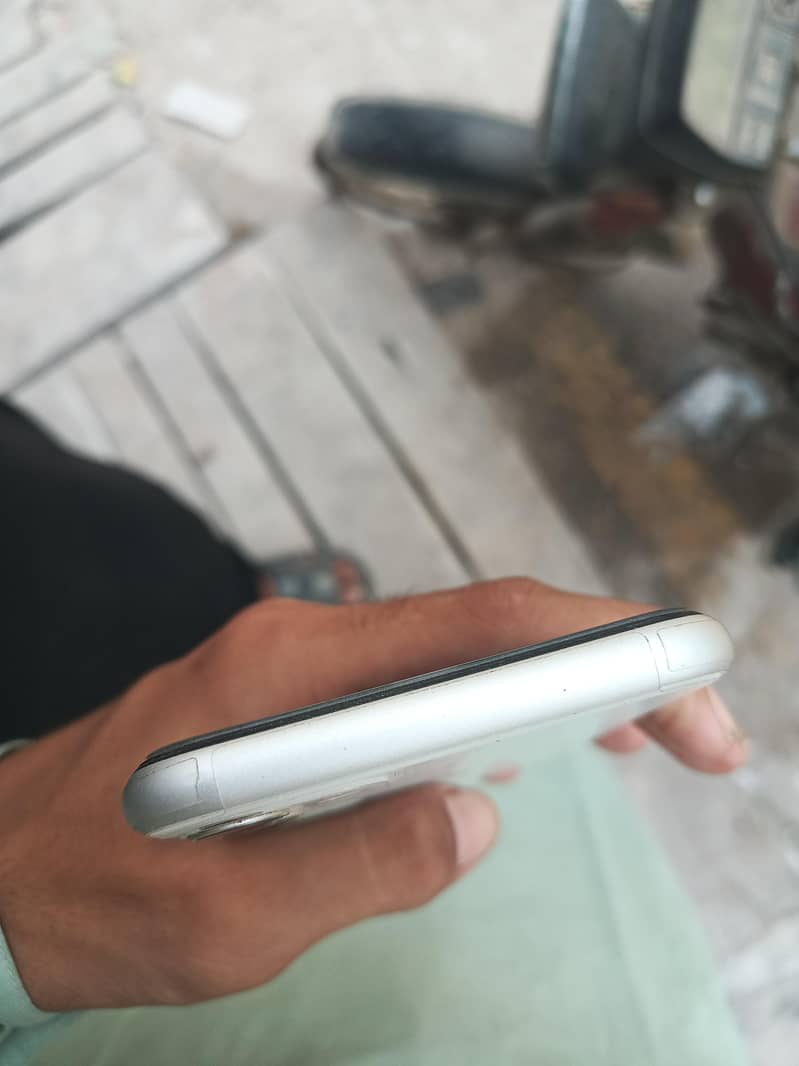 Apple iPhone 11 2