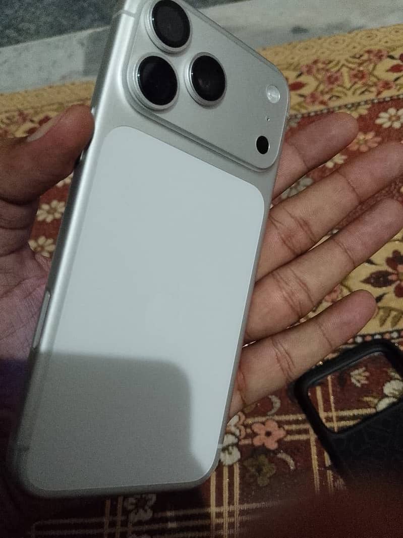 iphone 17 pro max 1