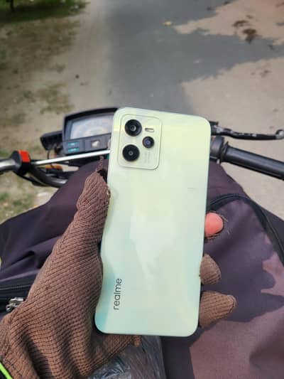 Realme C35