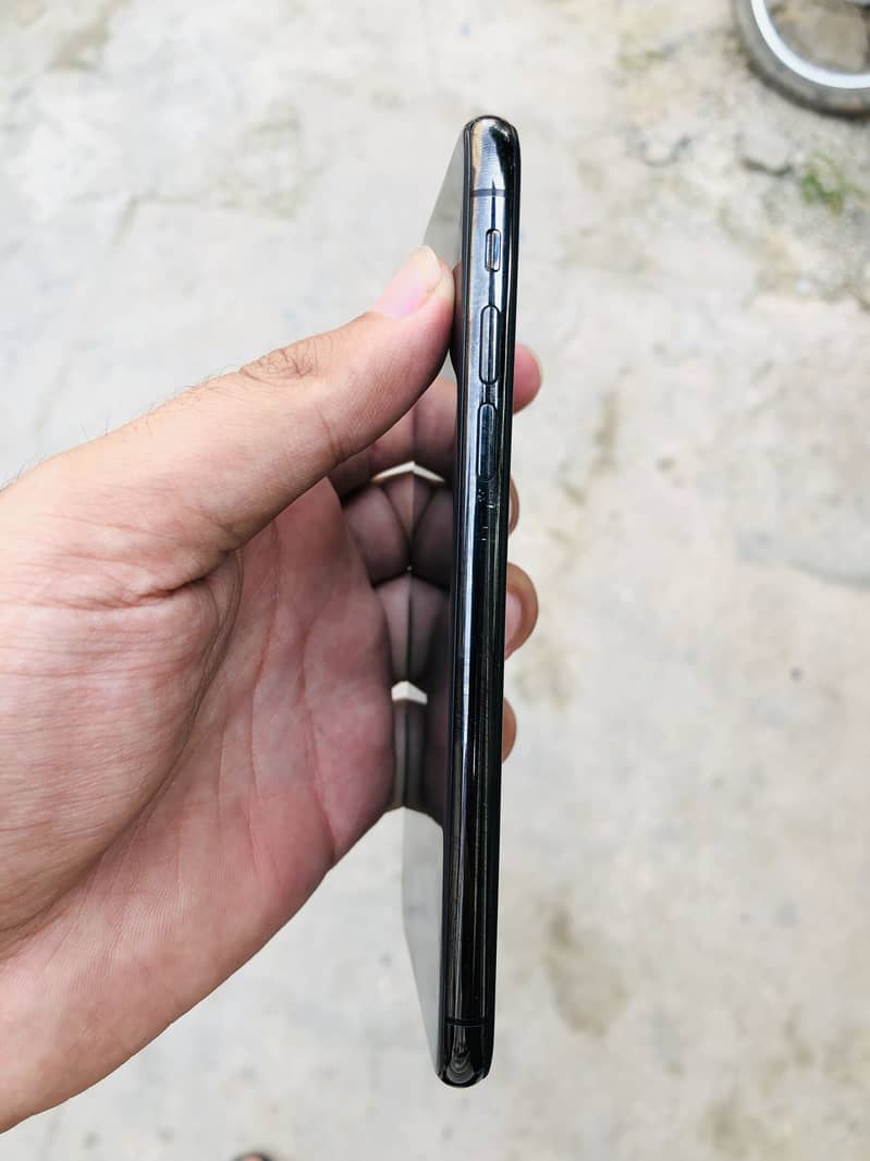 Apple iPhone X 3