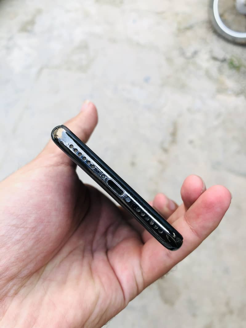 Apple iPhone X 5
