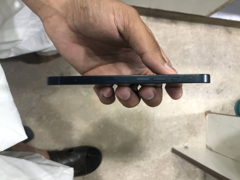 Apple iPhone 13 2