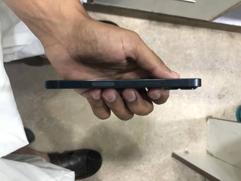Apple iPhone 13 3