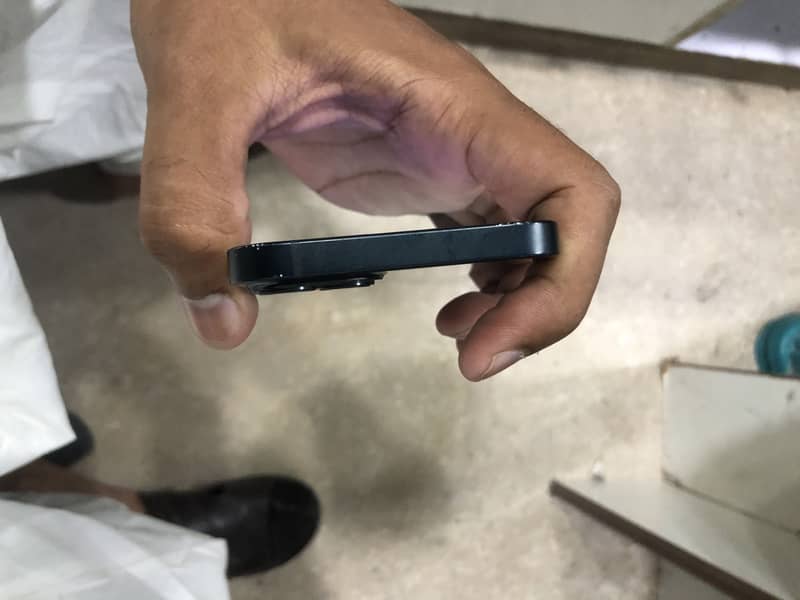 Apple iPhone 13 4