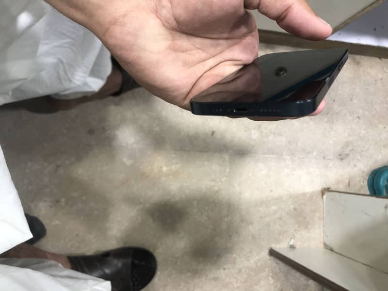 Apple iPhone 13 5