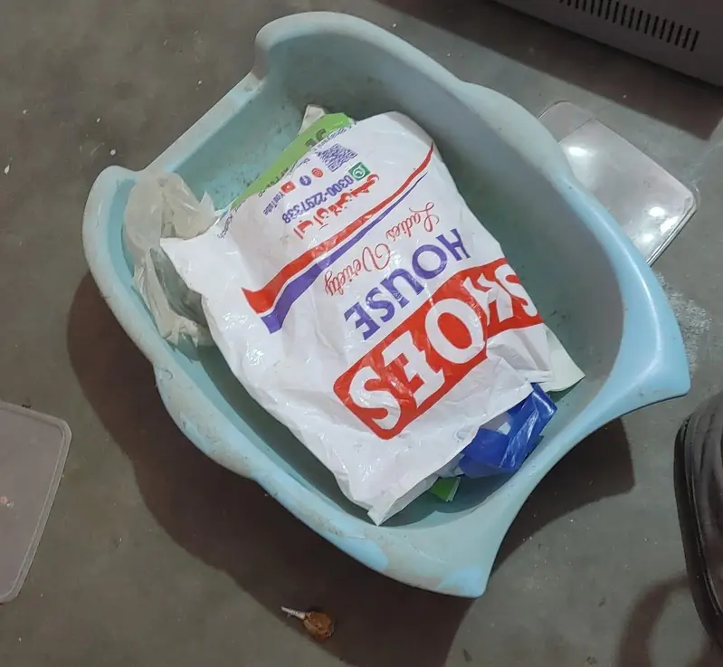 Cat Liter Box with 5kg pack liter urgent sale