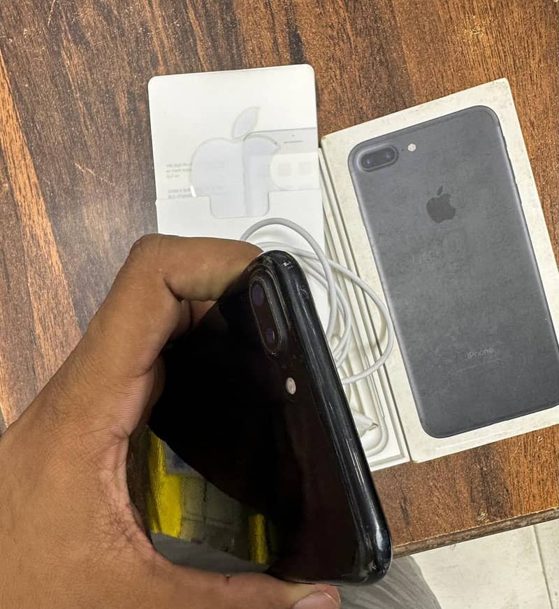 Apple iPhone 7 Plus 1