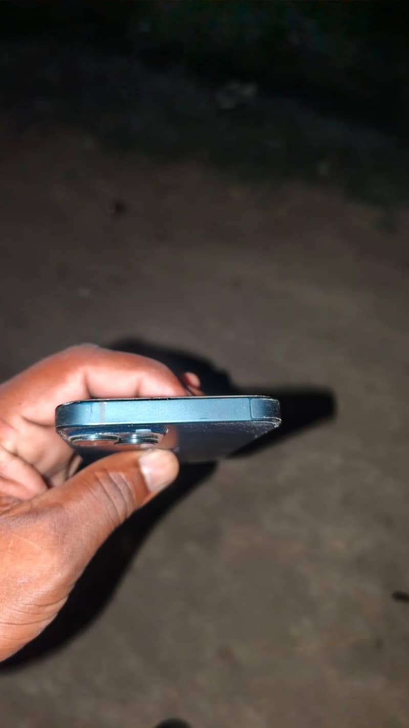 Apple iPhone 14 3