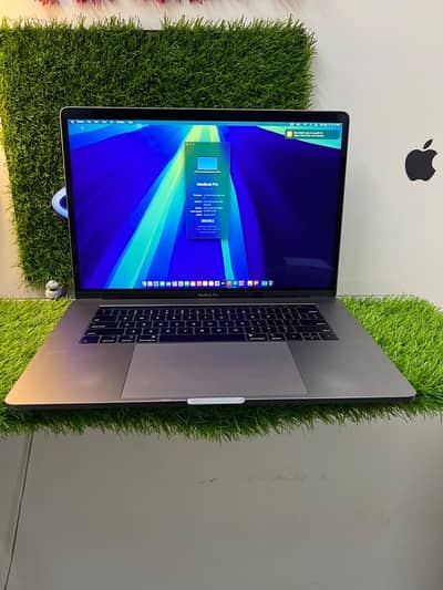 apple macbook pro 2018 /256 gb core i7 touch bar