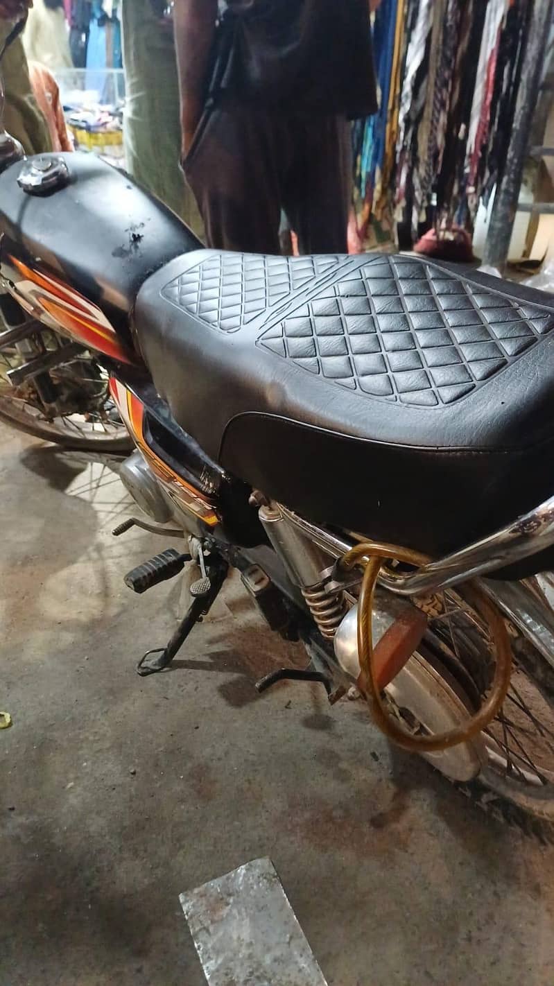 2022 model black 2