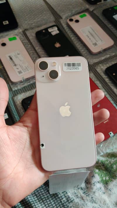 Apple iPhone 13