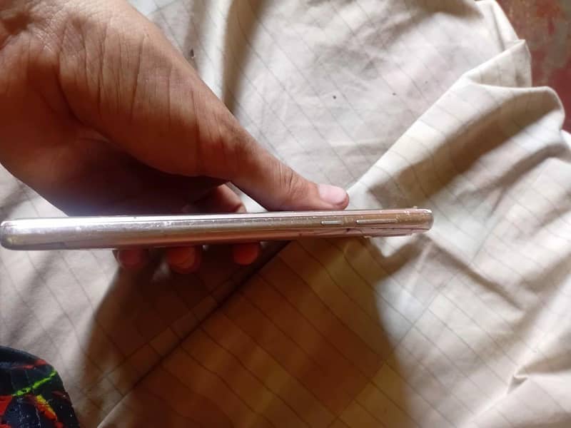 Sharp Aquos r2 1
