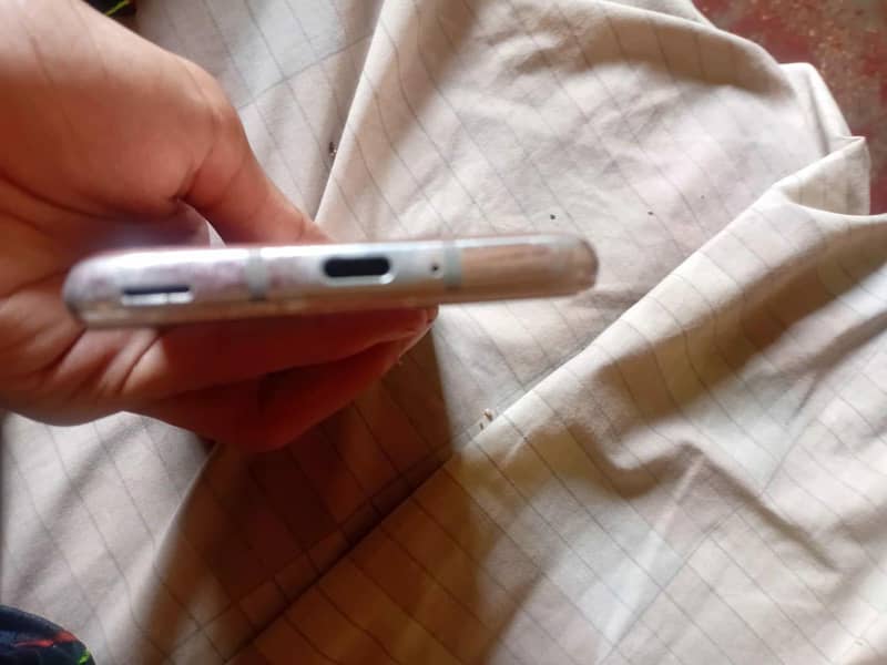 Sharp Aquos r2 3