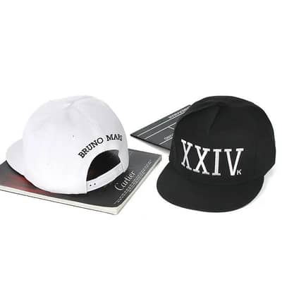 men flat brim  baseball caps  white black