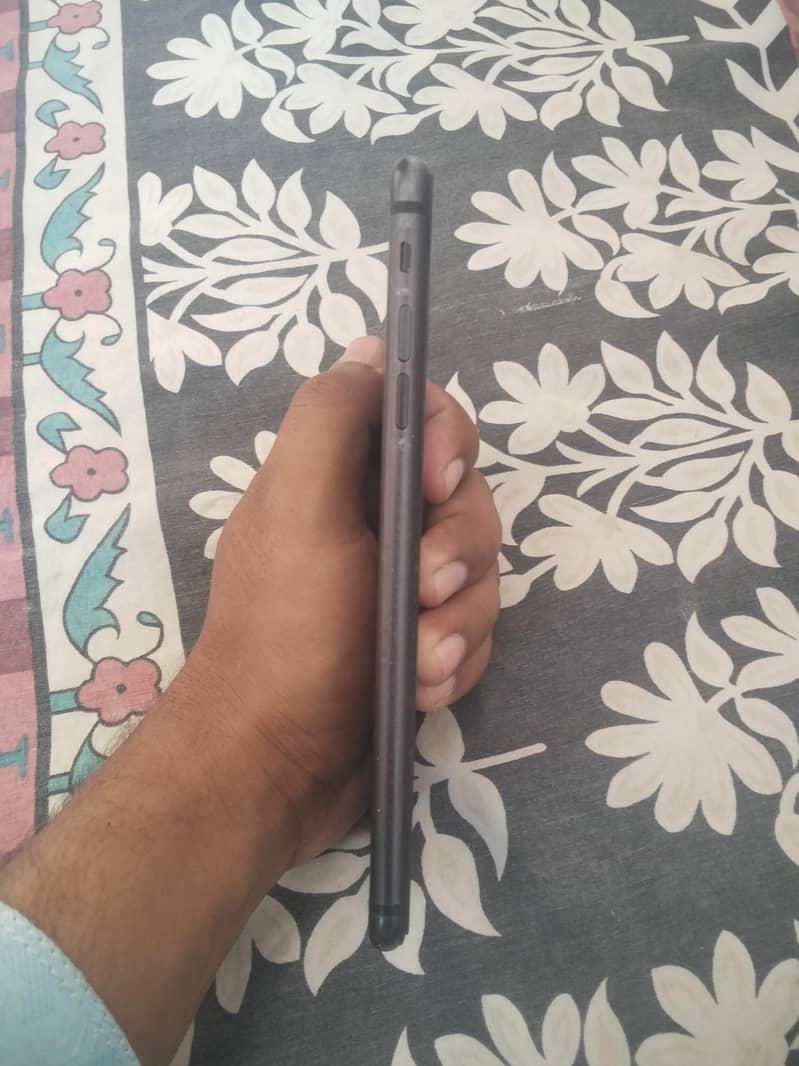 Apple iPhone 7 Plus 1