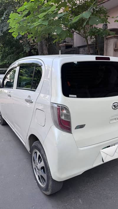 Daihatsu Mira 2012