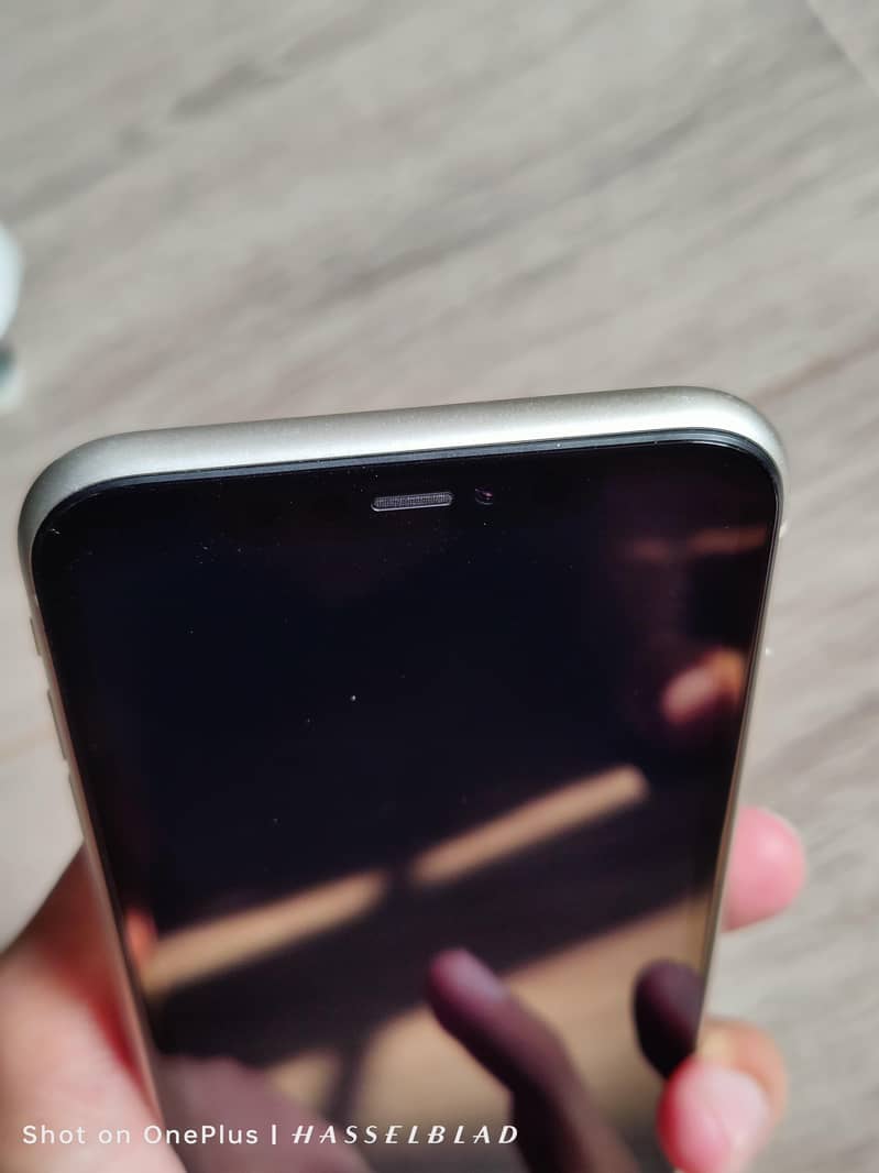 Apple iPhone 11 7