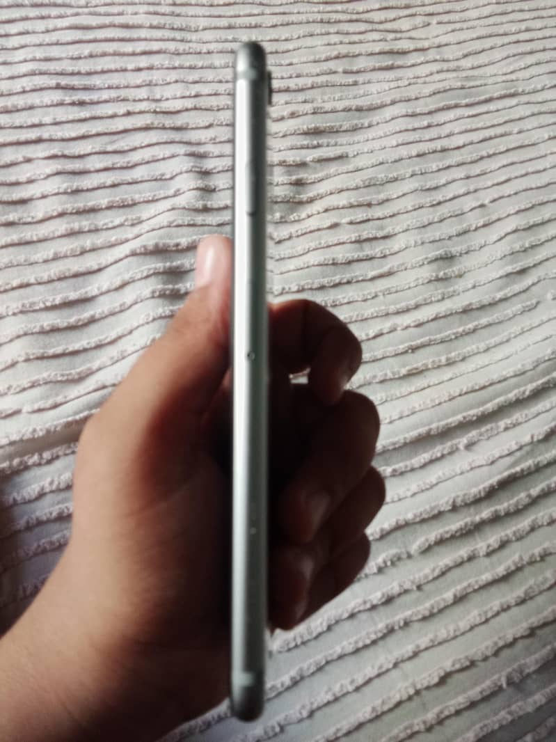 Apple iPhone 6S Plus 2