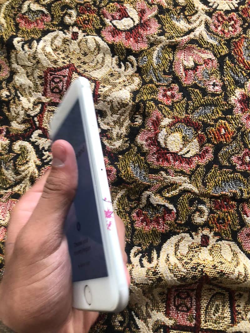 Apple iPhone 8 1