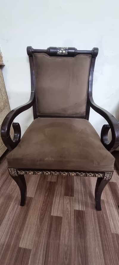 bedroom chairs set with coffee table