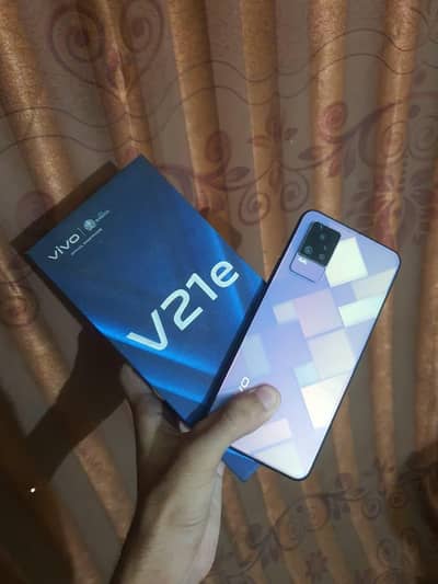 vivo v21e 8+4 gb 128 gb  with box charge exchange posible