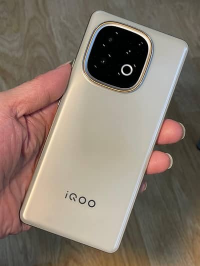 Vivo iQOO 10 Pro