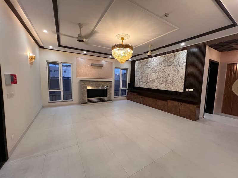 Double Unit, Full Basement Practicle Home 4