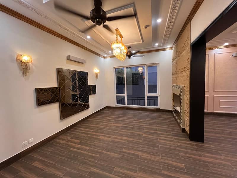 Double Unit, Full Basement Practicle Home 5