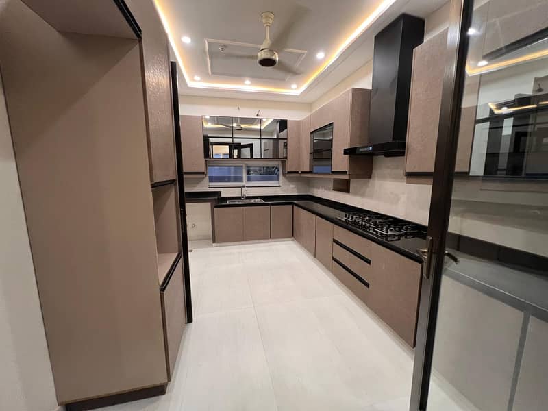 Double Unit, Full Basement Practicle Home 7