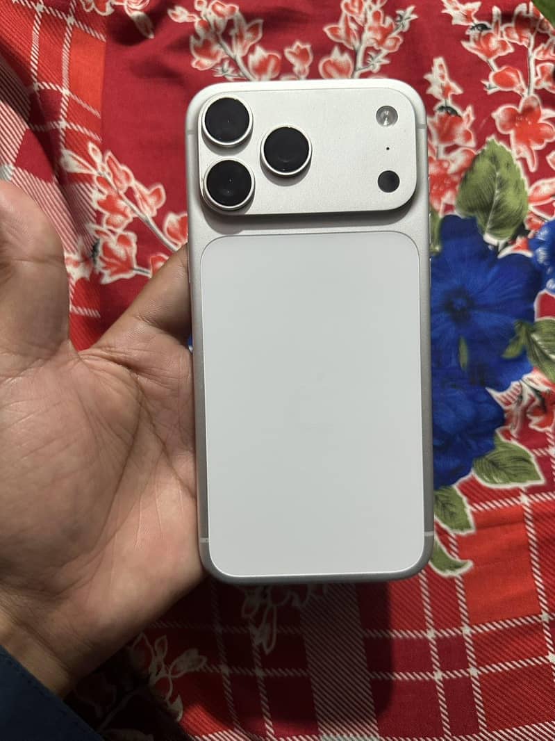 Apple iPhone 17 Pro Max 3