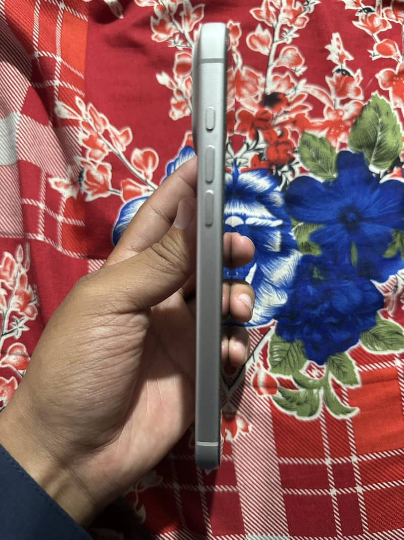Apple iPhone 17 Pro Max 4