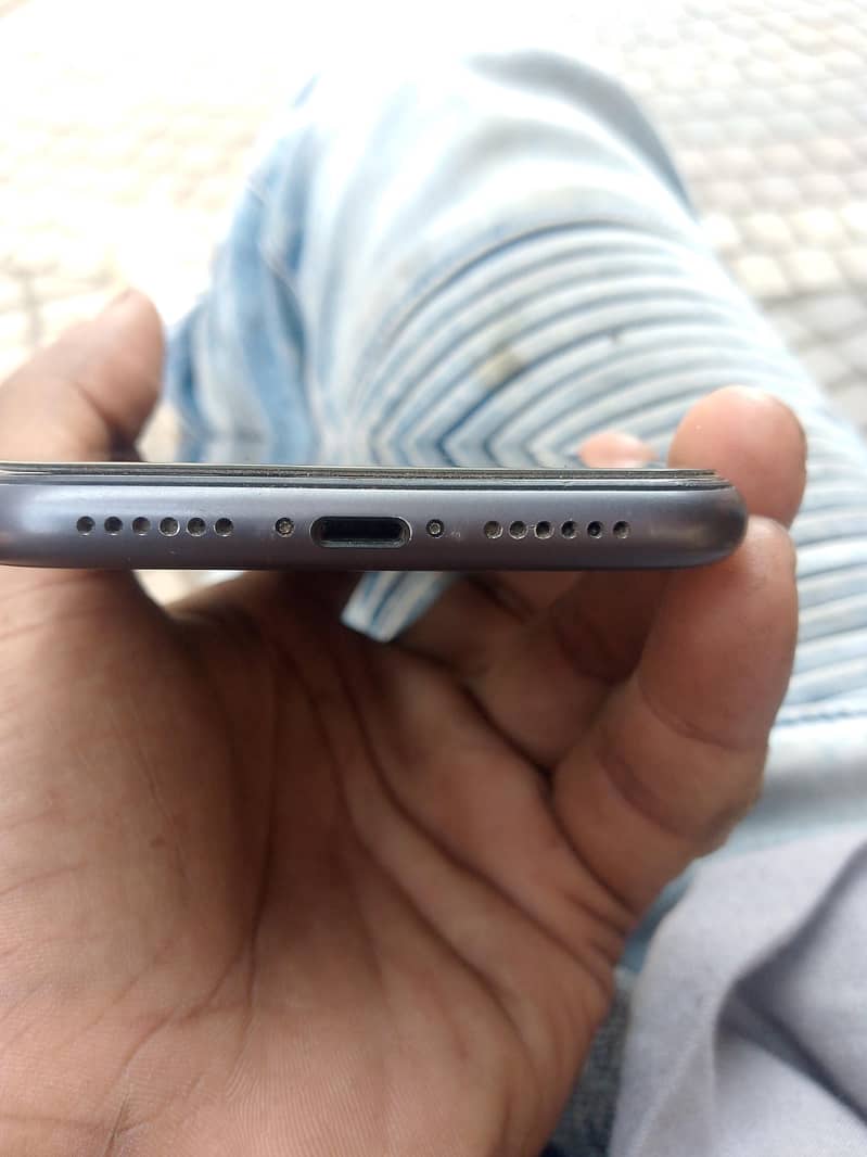 Apple iPhone 11 4