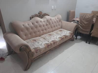 5 seetar crown style sofa set & daining table urgent sale