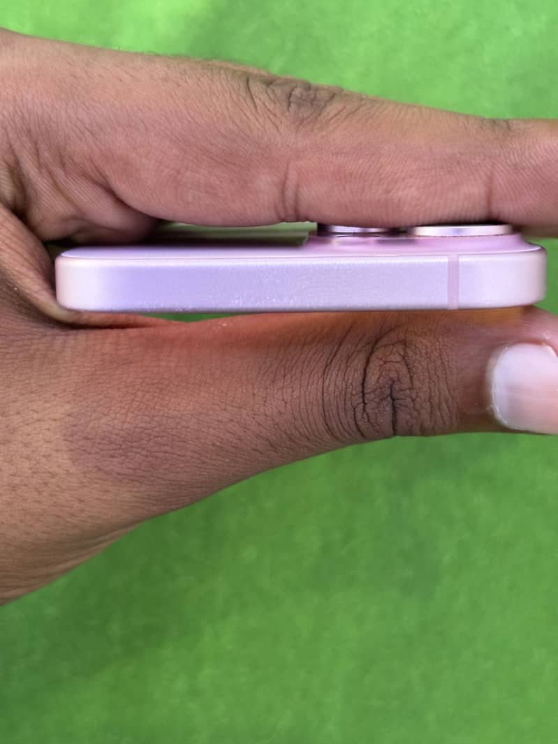 Apple iPhone 15 4