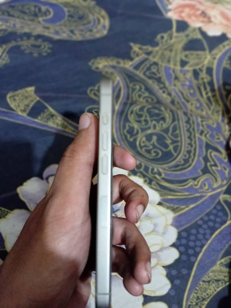 Apple iPhone 15 Pro 0