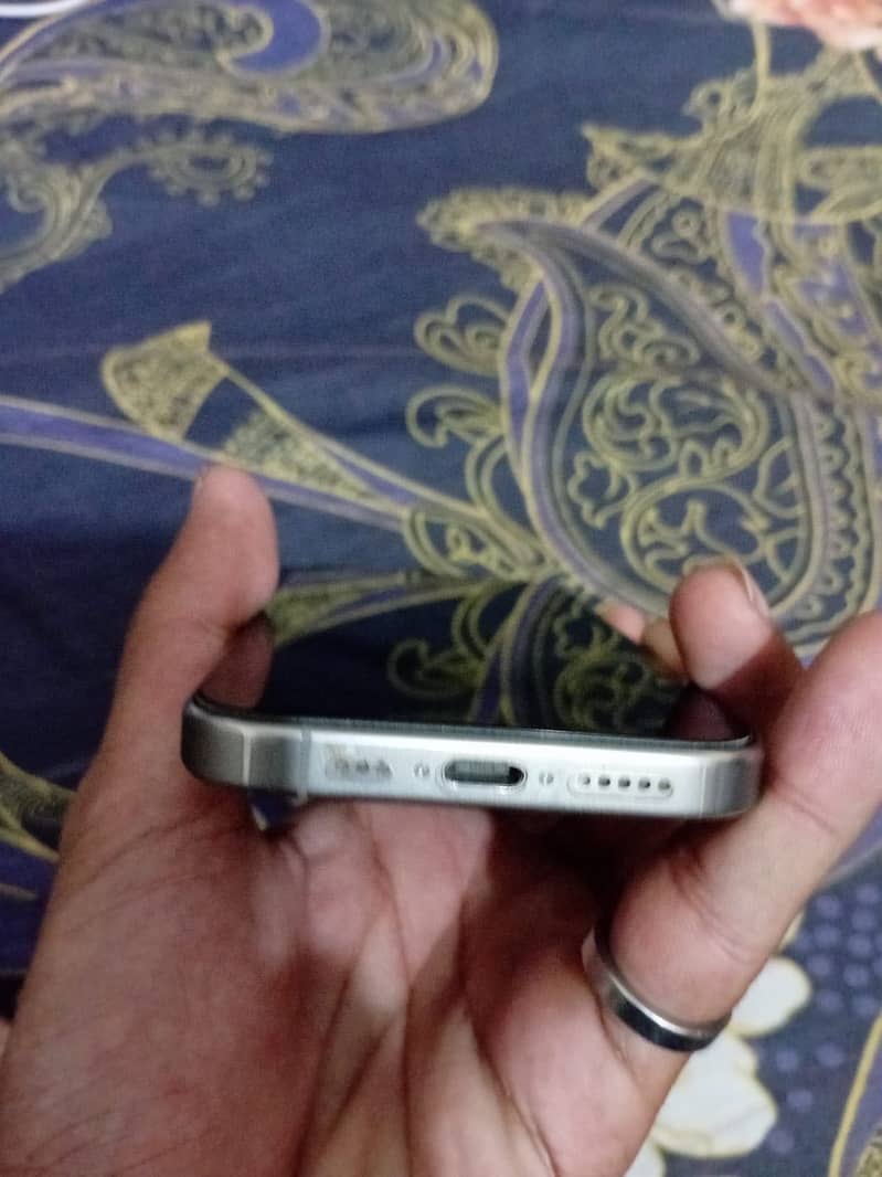 Apple iPhone 15 Pro 1