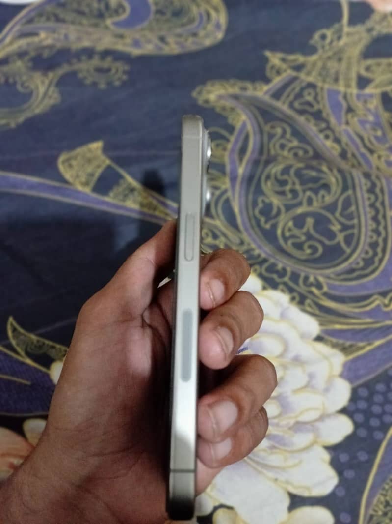 Apple iPhone 15 Pro 2