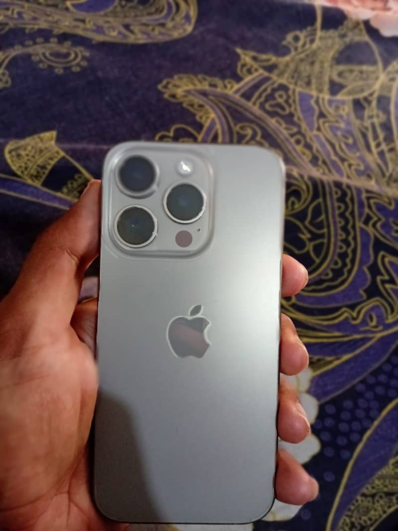 Apple iPhone 15 Pro 3