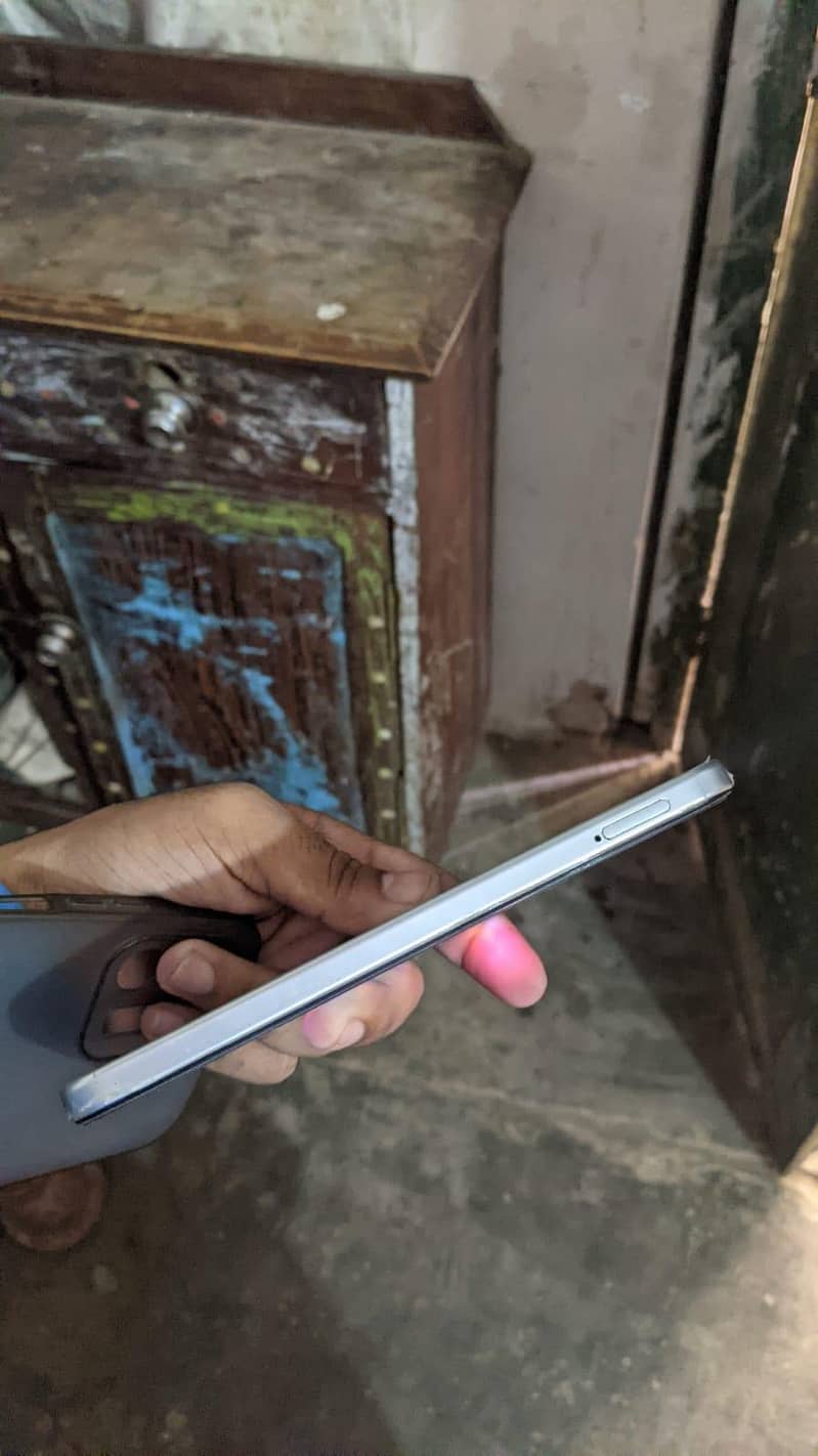 OPPO A6s 1
