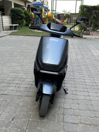Evee scooty brand new just 1k km driven