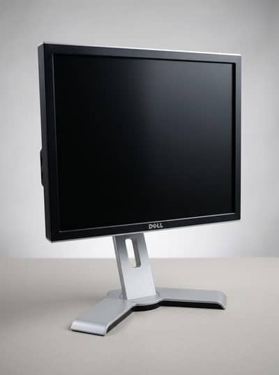 Dell LCD Computer Monitor with Adjustable Stand - Excellent Condition