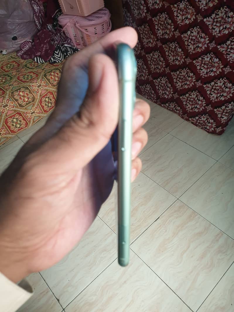 Apple iPhone 11 0