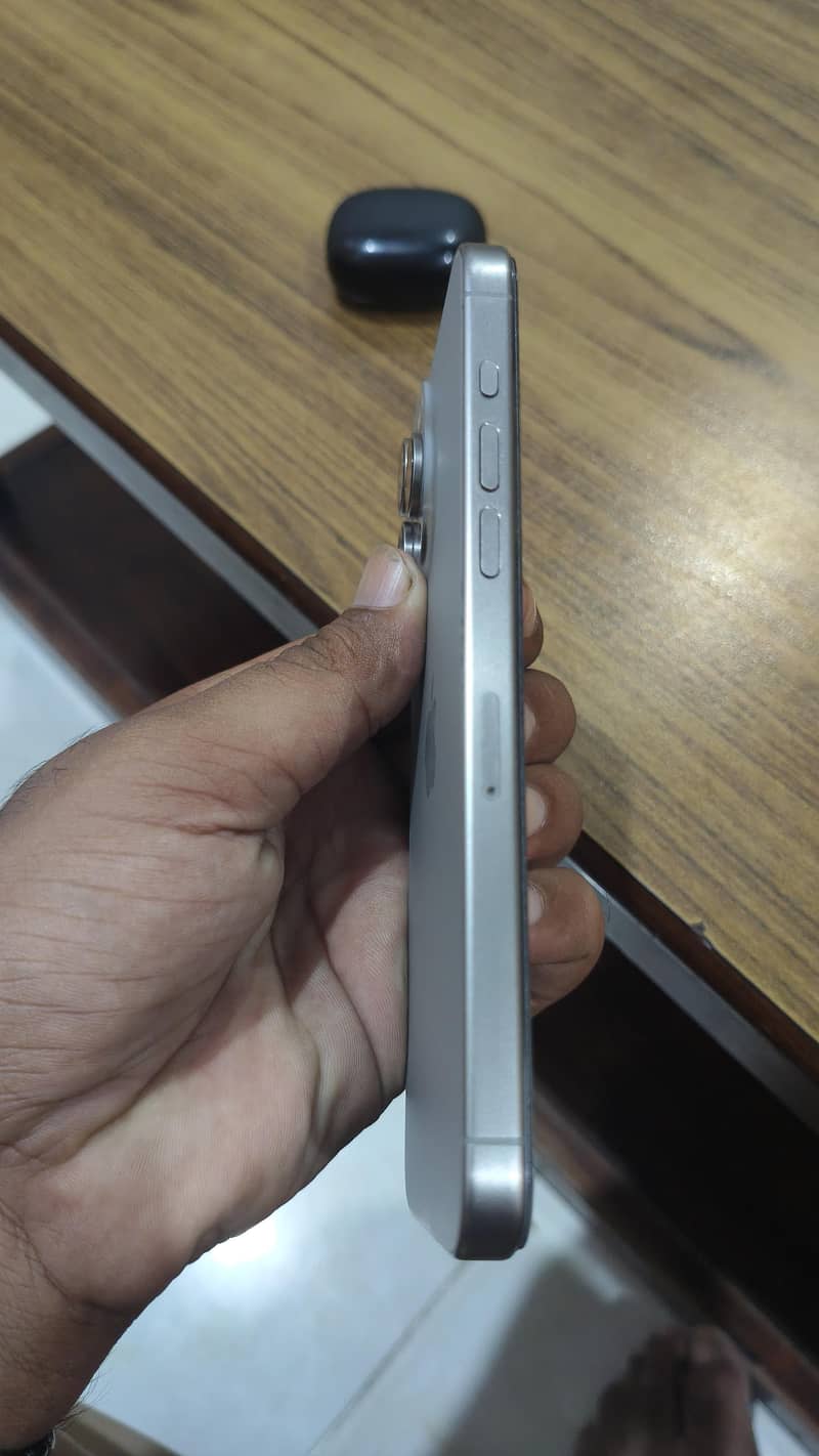 Apple iPhone 15 Pro Max 1