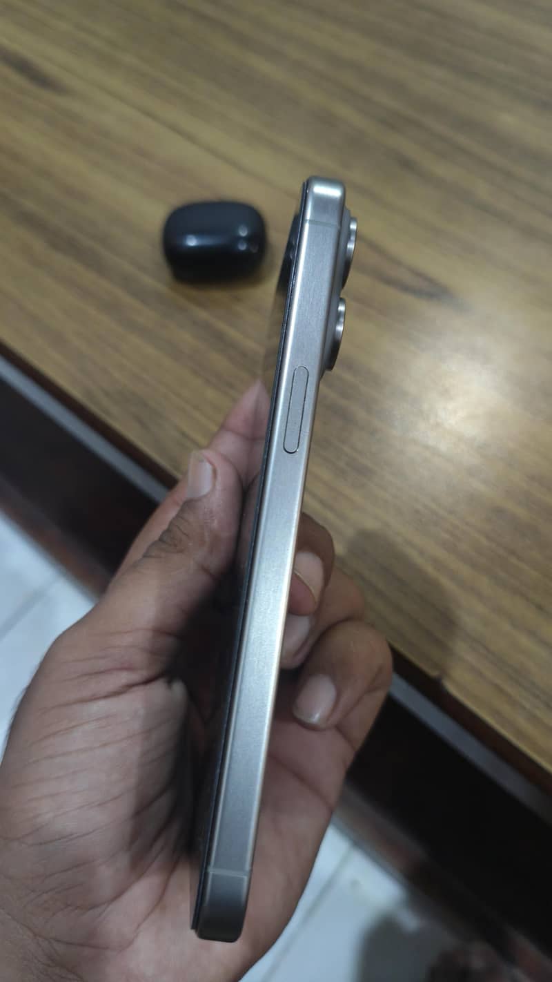 Apple iPhone 15 Pro Max 2