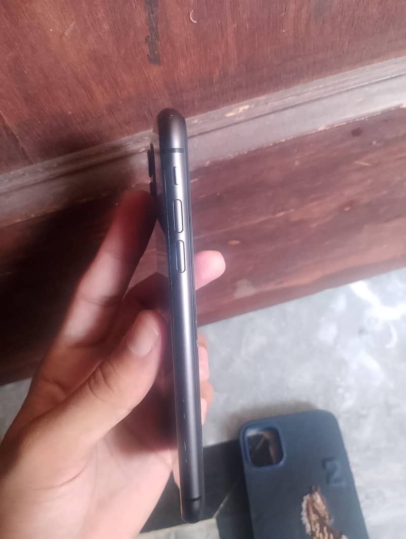 Apple iPhone 11 3