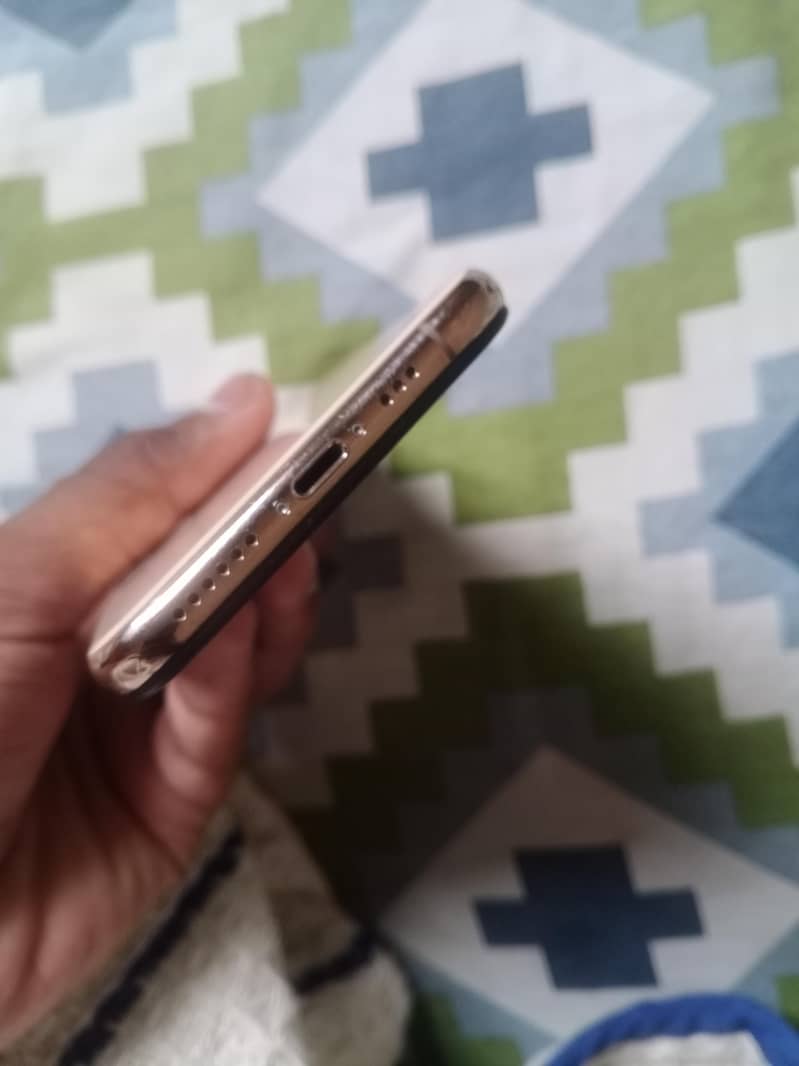 Apple iPhone X 4