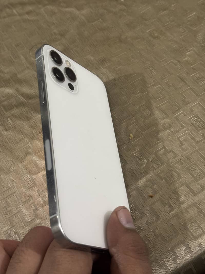 Apple iPhone 12 Pro 3