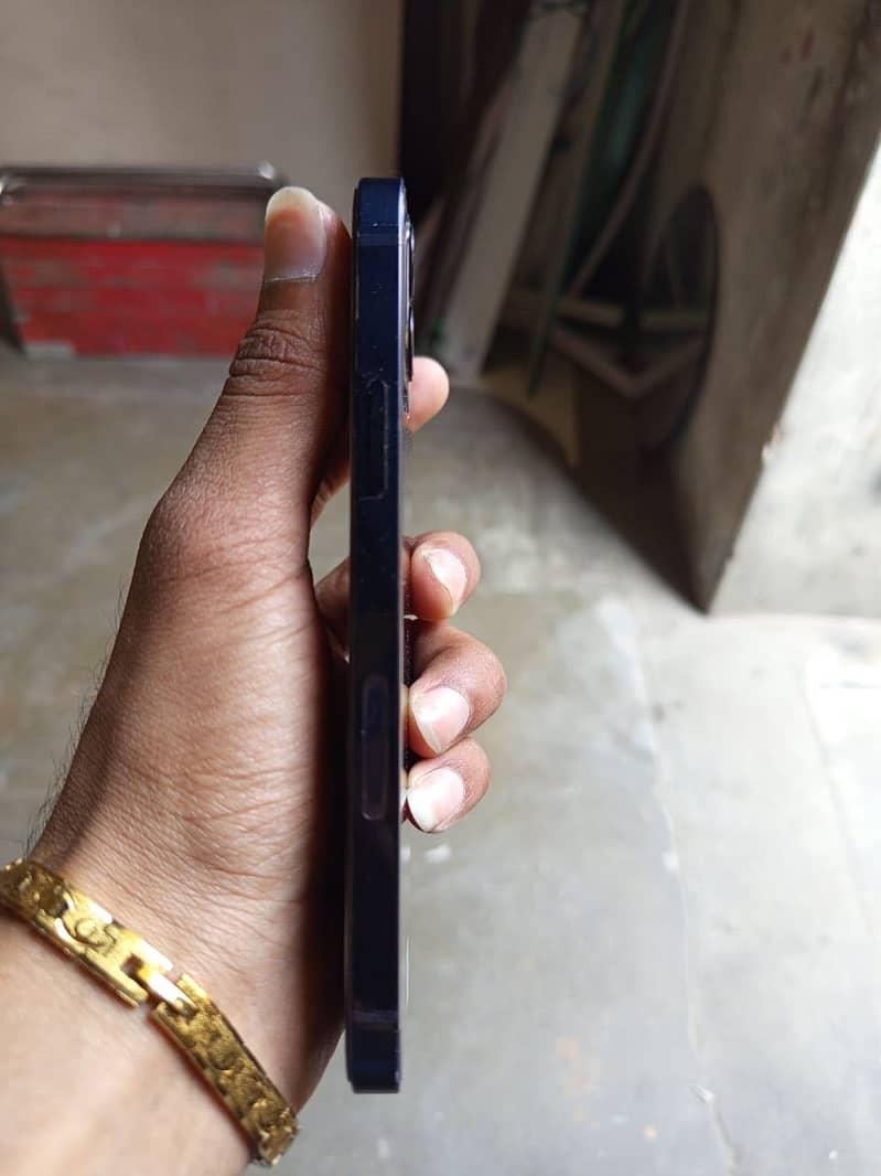 Apple iPhone 12 2