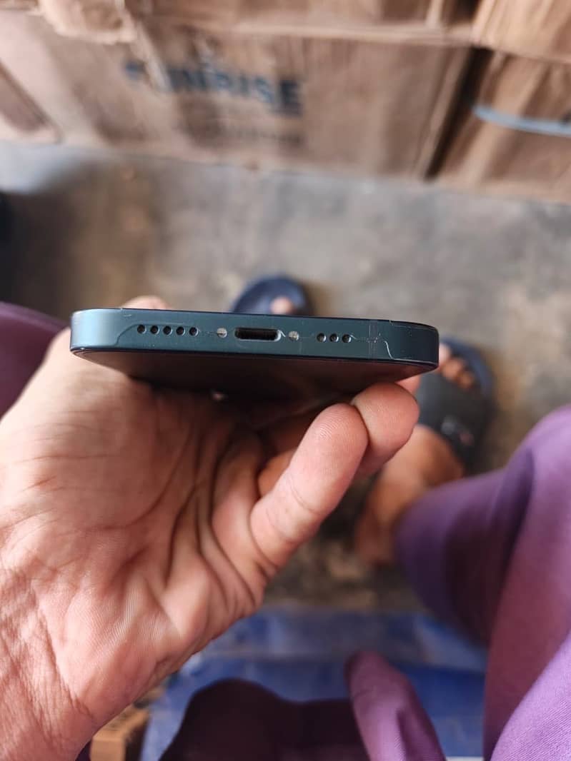 Apple iPhone 13 2